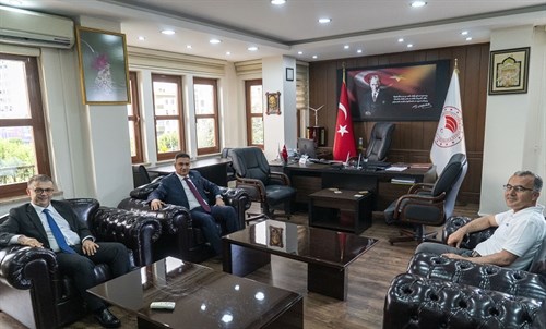 Kaymakam Yavuz ve Kaymakam Öztürk, DKMP Bursa Bölge Müdürü Özgür'ü ziyaret etti.