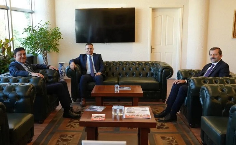 Vali Yardımcısı Gençoğlu ve Kaymakam Yavuz, Belediye Başkanı Işık'ı Ziyaret etti.