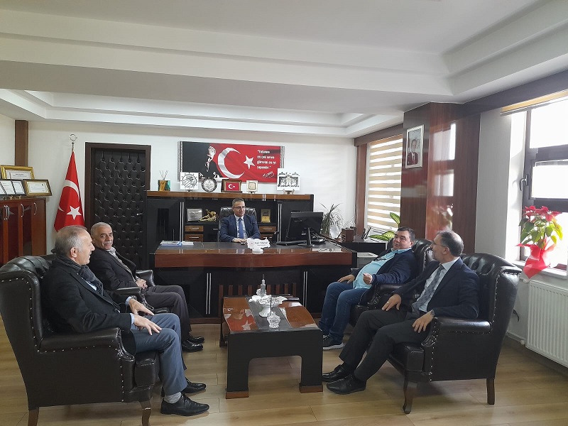 Merkez Camii Yaşatma Derneği Yönetimi, Kaymakam Yavuz'u Ziyaret Etti.
